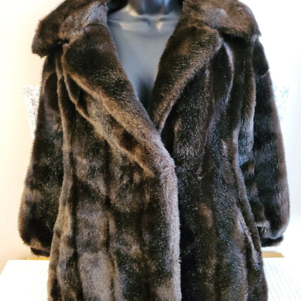 Sportowne faux fur coat size 10